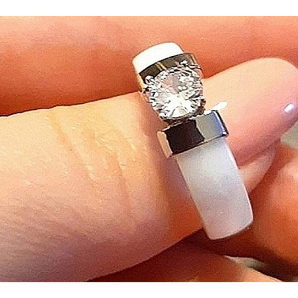 NEW Women’s 1Ct Solitaire Synthetic Diamond‎ White & Silver Ceramic Ring Size 7
